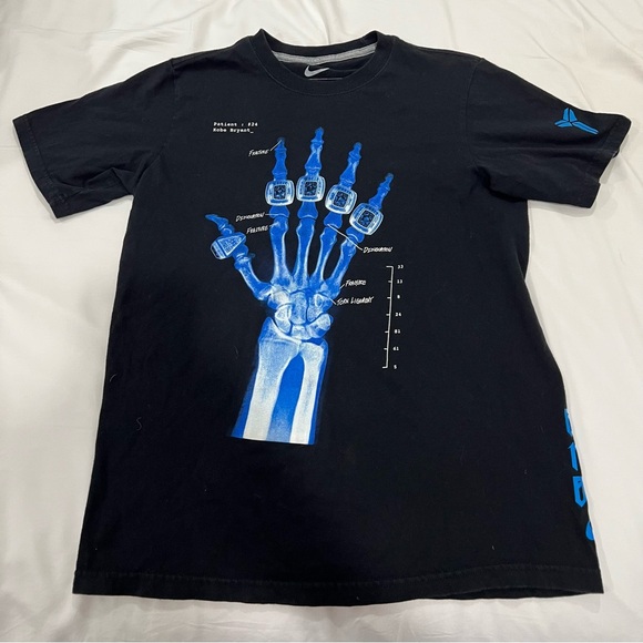 YOUTH LARGE Nike Kobe Bryant Hand X-Ray T-Shirt Broken Not Beaten
